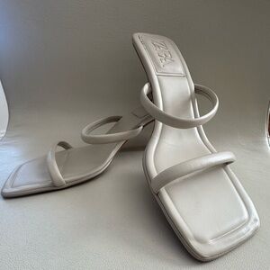 Zara Women's Off-White Sandals